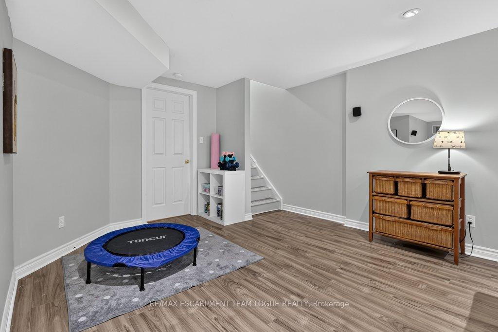Photo 36 of 5839 Sunmill Crescent, Burlington, Orchard — HOMEH