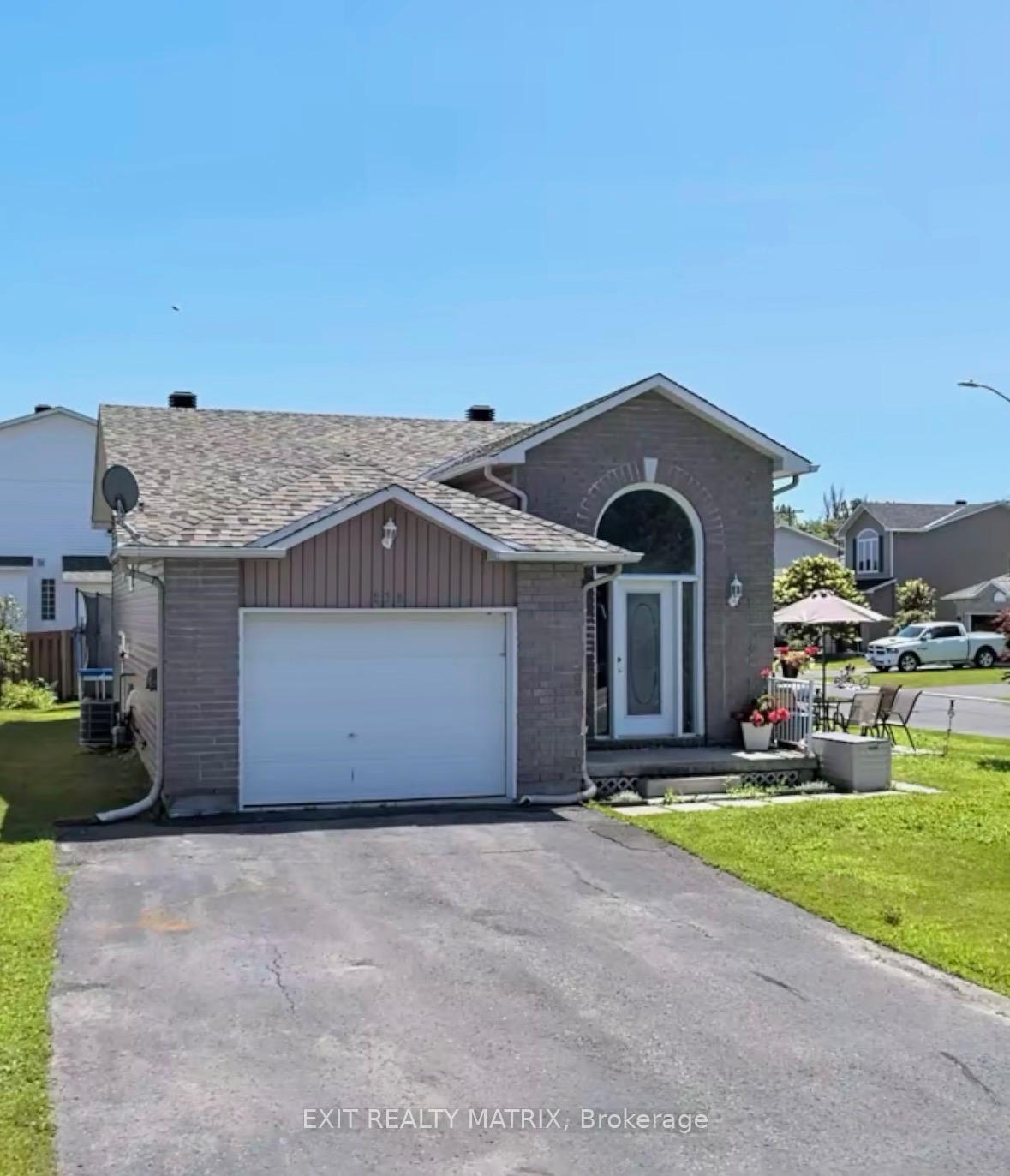 Photo 2 of Unit B, 239 Stiver Street, Russell, Village of Russell — HOMEH
