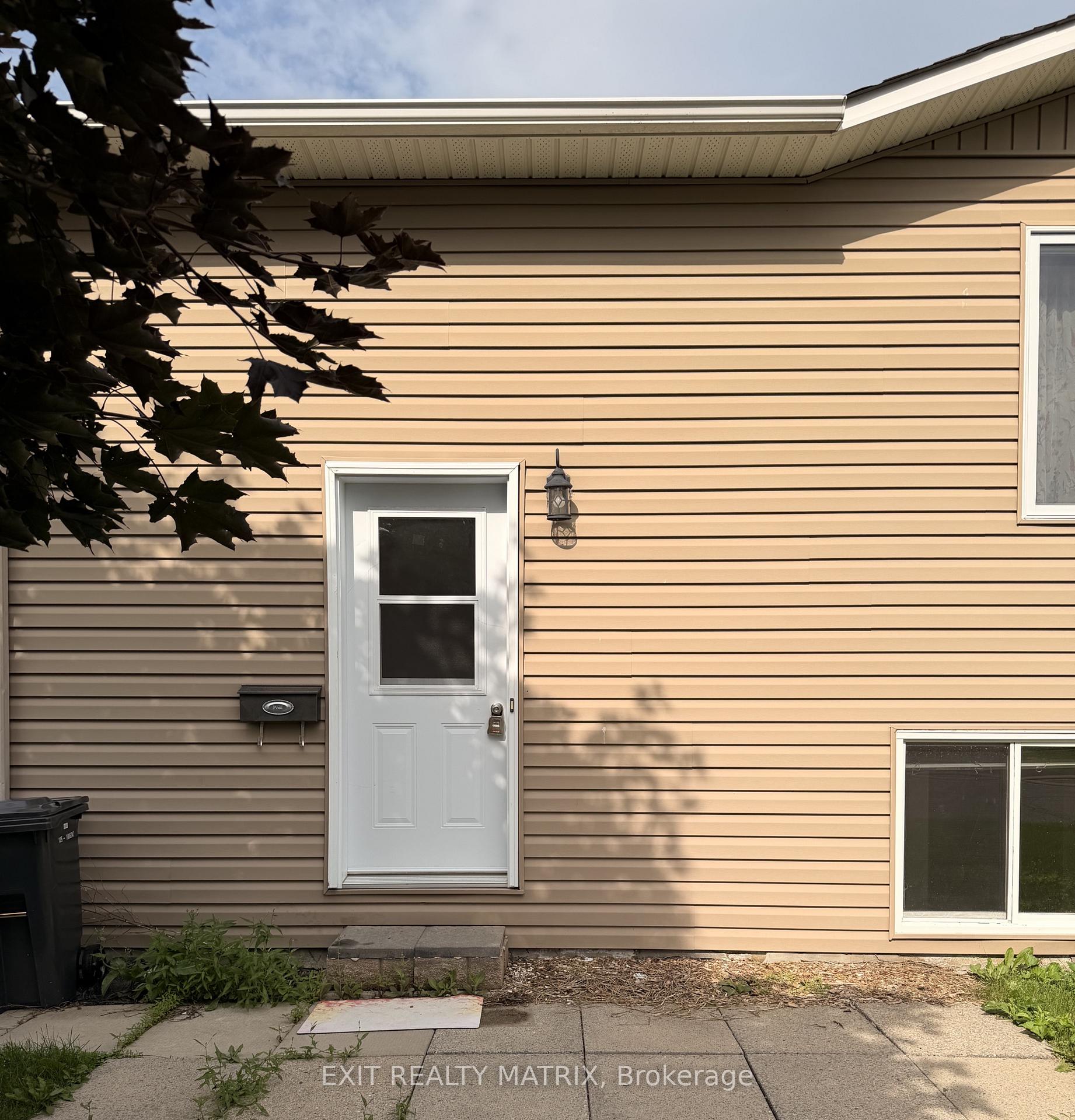 Photo 4 of Unit B, 239 Stiver Street, Russell, Village of Russell — HOMEH