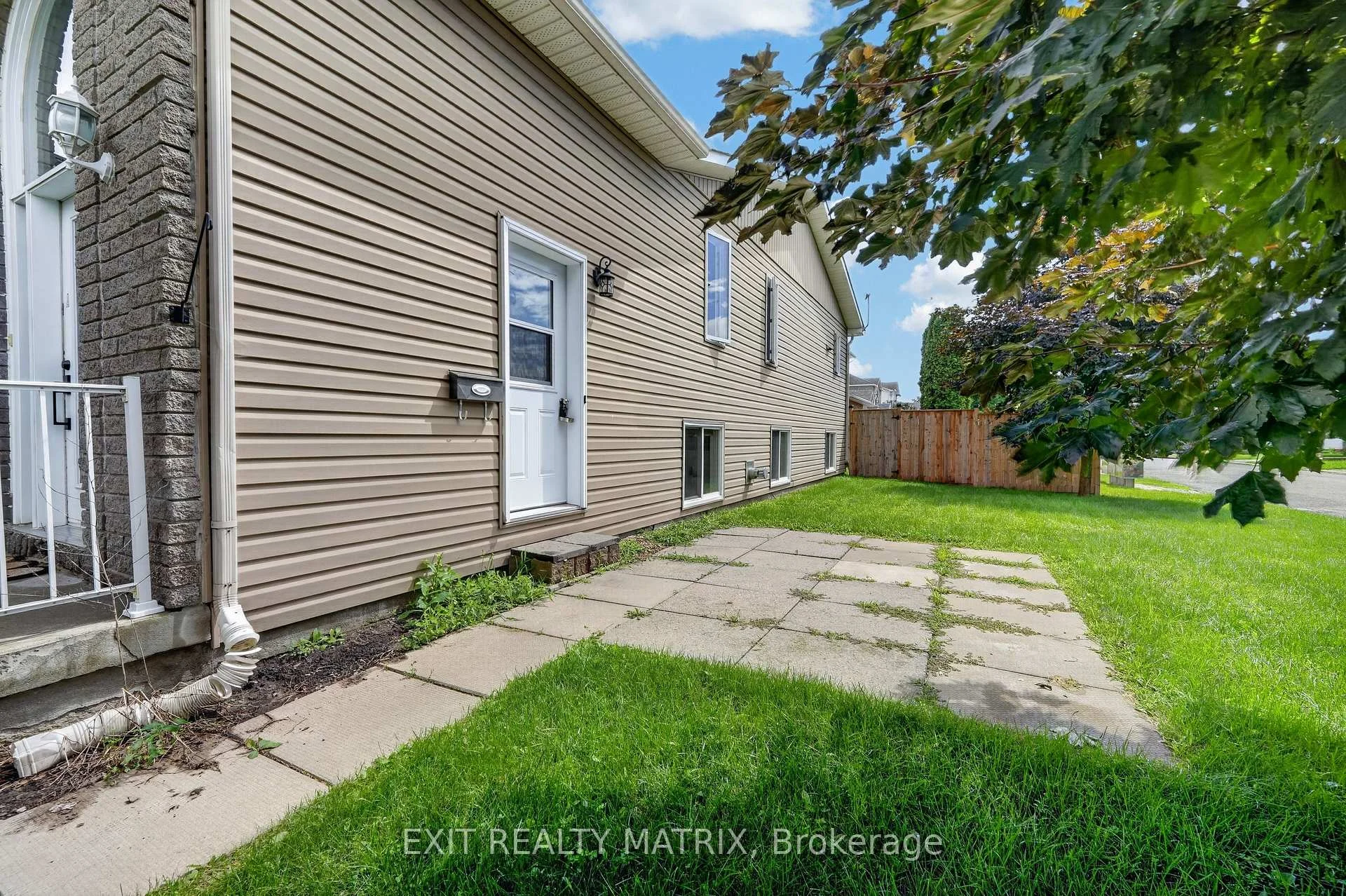 Photo 6 of Unit B, 239 Stiver Street, Russell, Village of Russell — HOMEH