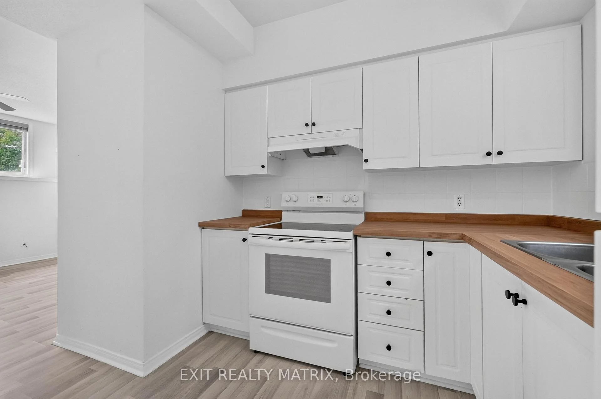 Photo 10 of Unit B, 239 Stiver Street, Russell, Village of Russell — HOMEH