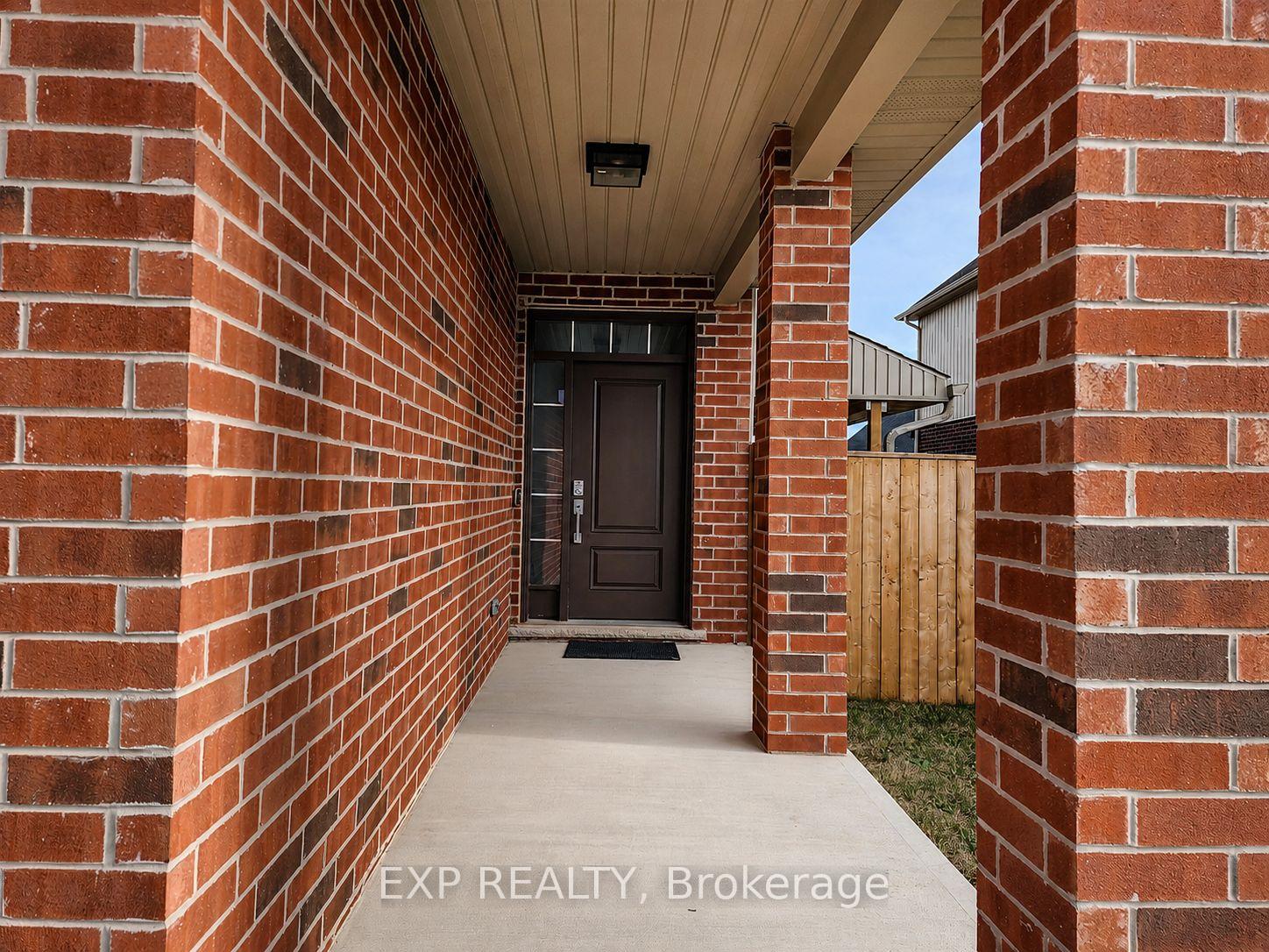 Photo 2 of 137 Susan Drive, Pelham, Fonthill — HOMEH