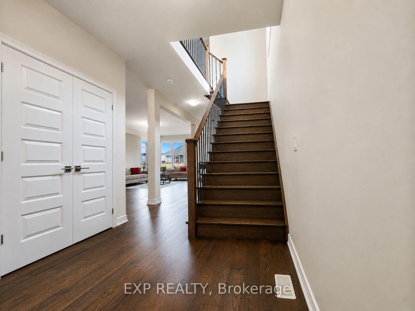 Photo 4 of 137 Susan Drive, Pelham, Fonthill — HOMEH