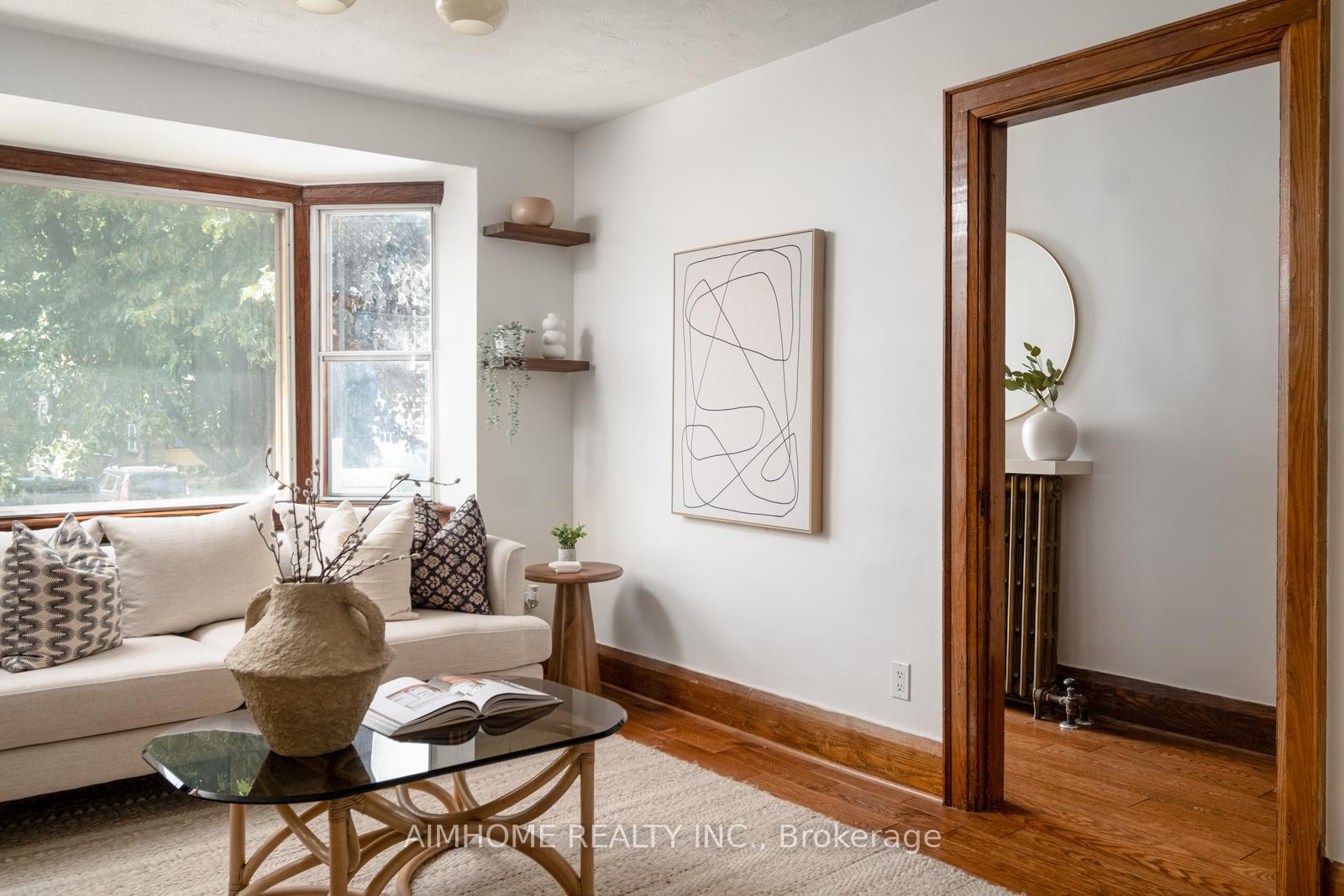 Photo 2 of 40 Kings Park Boulevard, Toronto, Danforth Village-East York — HOMEH