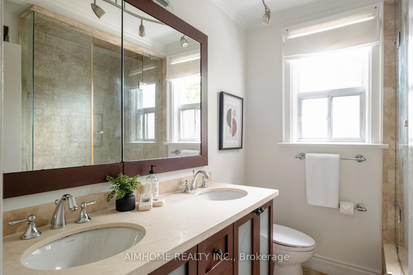Photo 16 of 40 Kings Park Boulevard, Toronto, Danforth Village-East York — HOMEH