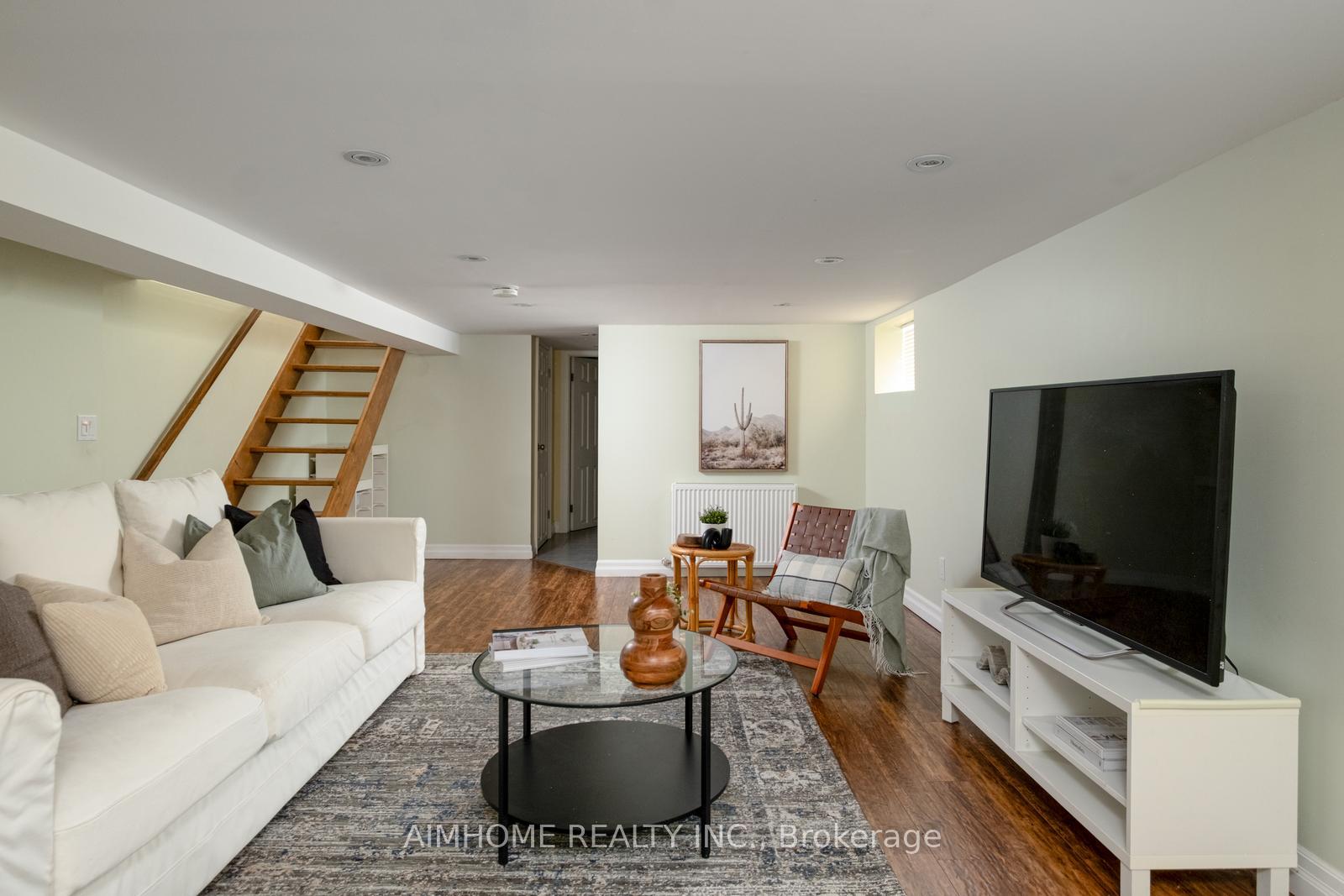 Photo 17 of 40 Kings Park Boulevard, Toronto, Danforth Village-East York — HOMEH