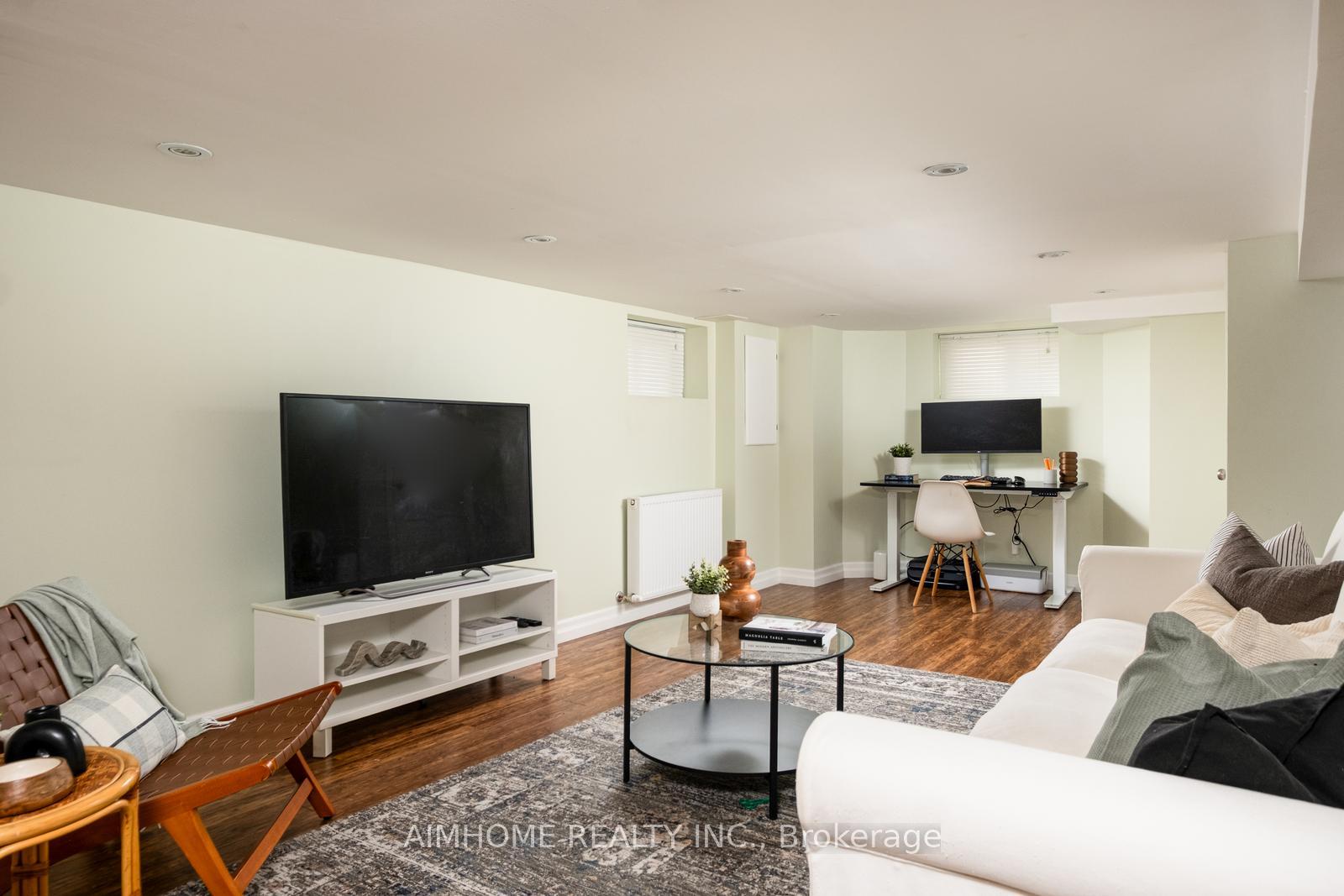 Photo 18 of 40 Kings Park Boulevard, Toronto, Danforth Village-East York — HOMEH