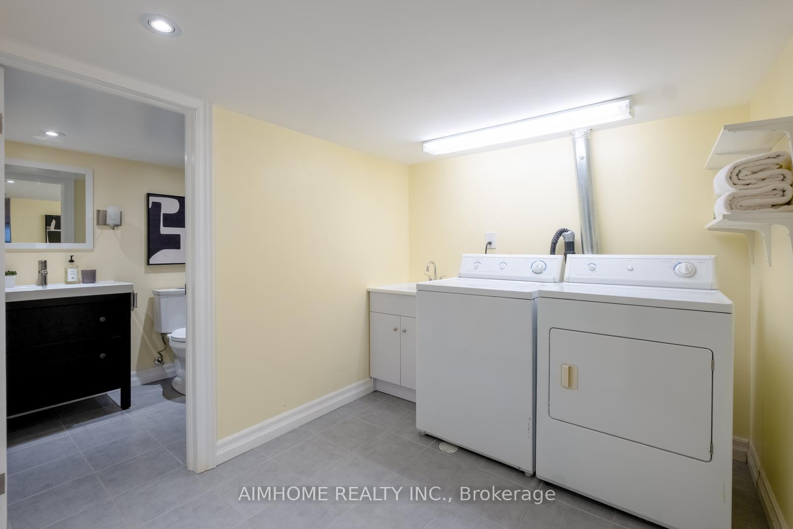 Photo 19 of 40 Kings Park Boulevard, Toronto, Danforth Village-East York — HOMEH
