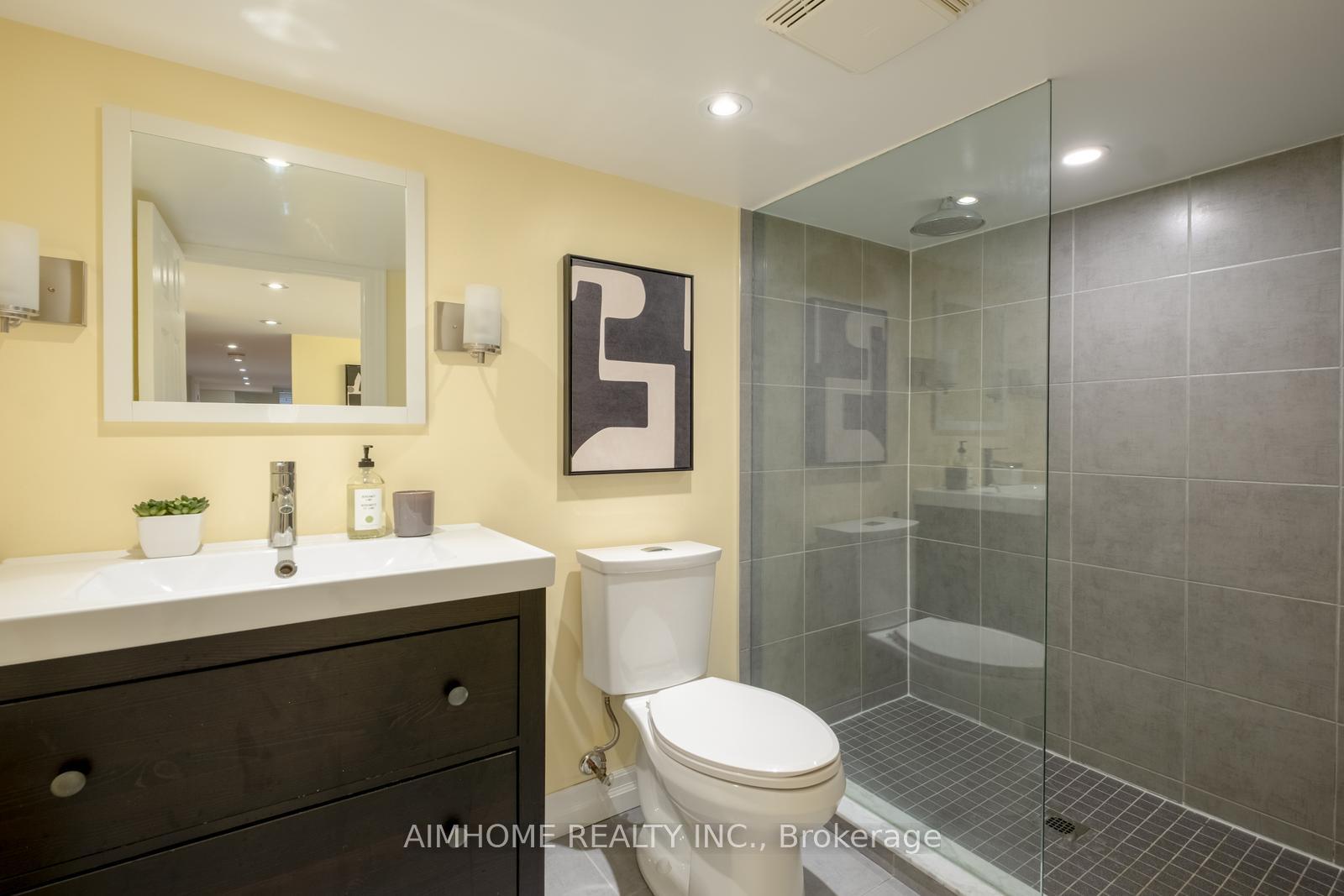 Photo 20 of 40 Kings Park Boulevard, Toronto, Danforth Village-East York — HOMEH