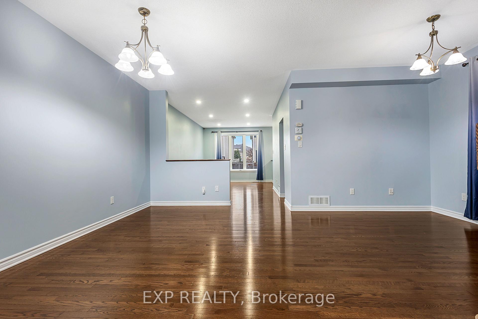 Photo 5 of 635 Moorpark Avenue, Ottawa, Kanata - Emerald Meadows/Trailwest — HOMEH