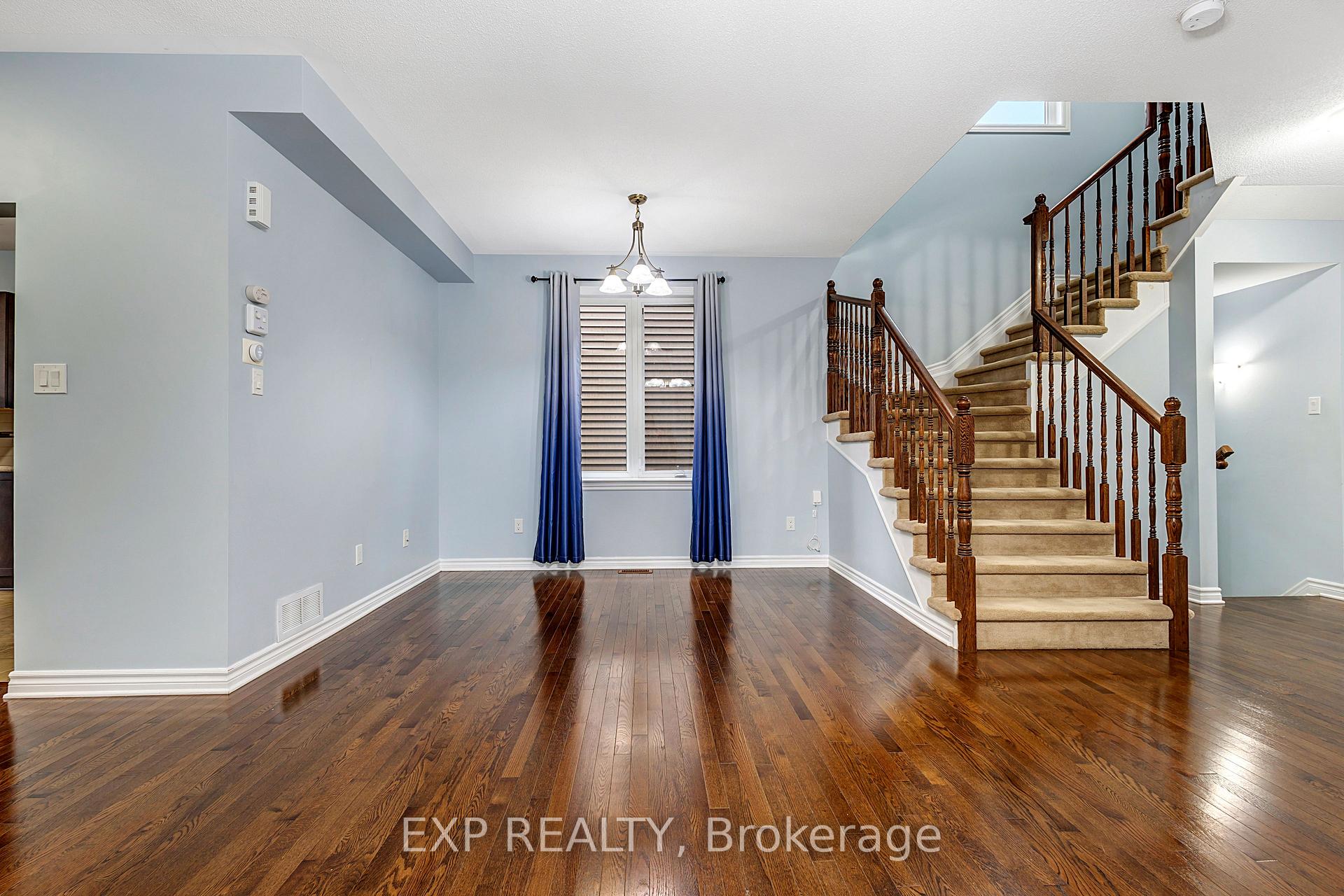 Photo 6 of 635 Moorpark Avenue, Ottawa, Kanata - Emerald Meadows/Trailwest — HOMEH