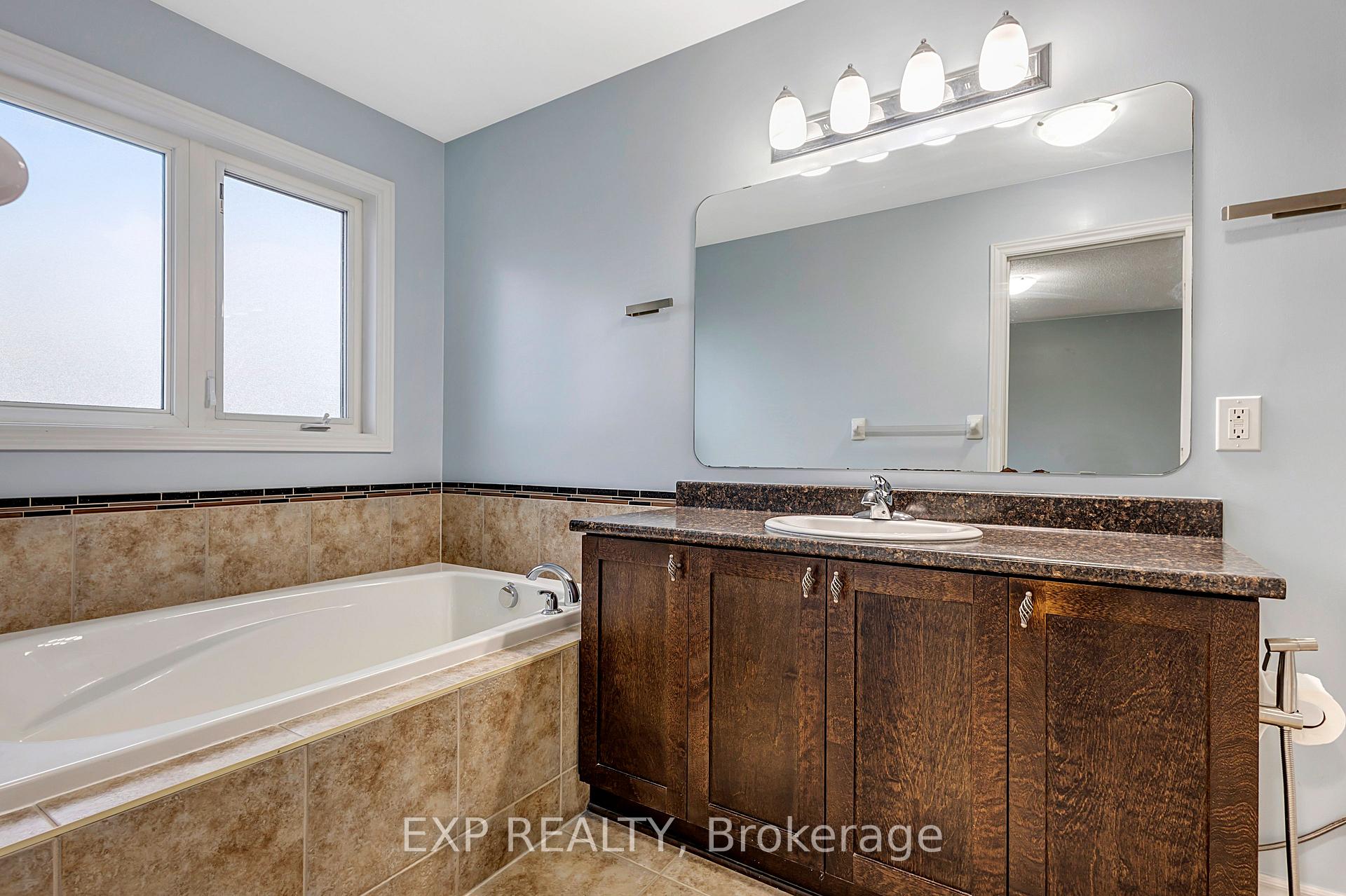 Photo 30 of 635 Moorpark Avenue, Ottawa, Kanata - Emerald Meadows/Trailwest — HOMEH