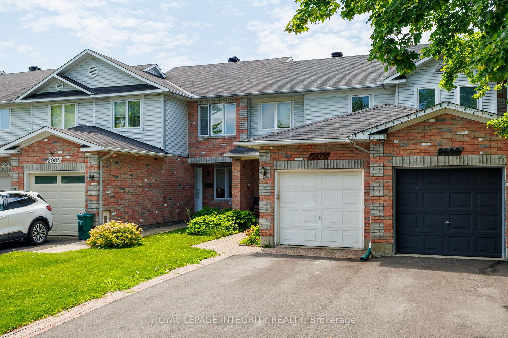 Photo 2 of 2002 Petite Lane, Ottawa, Fallingbrook/Gardenway South — HOMEH