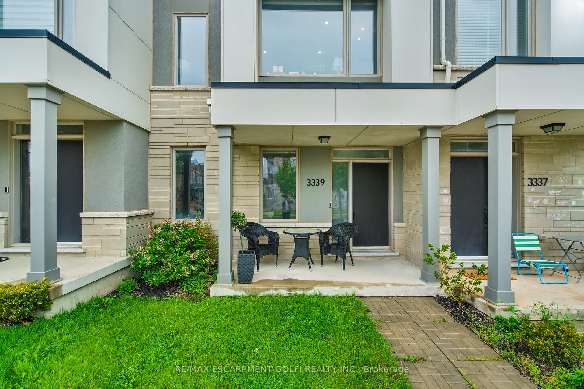 Photo 2 of 3339 Vardon Way, Oakville, Glenorchy — HOMEH