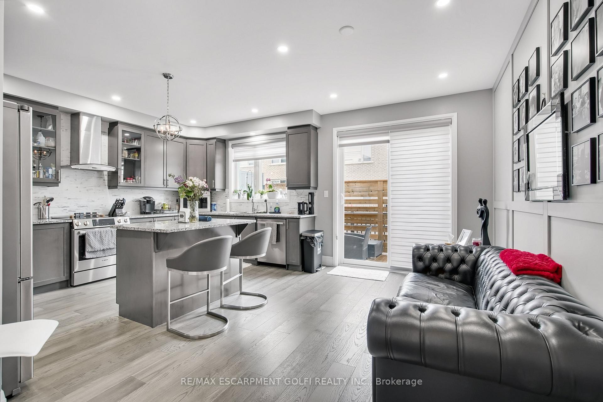 Photo 9 of 3339 Vardon Way, Oakville, Glenorchy — HOMEH
