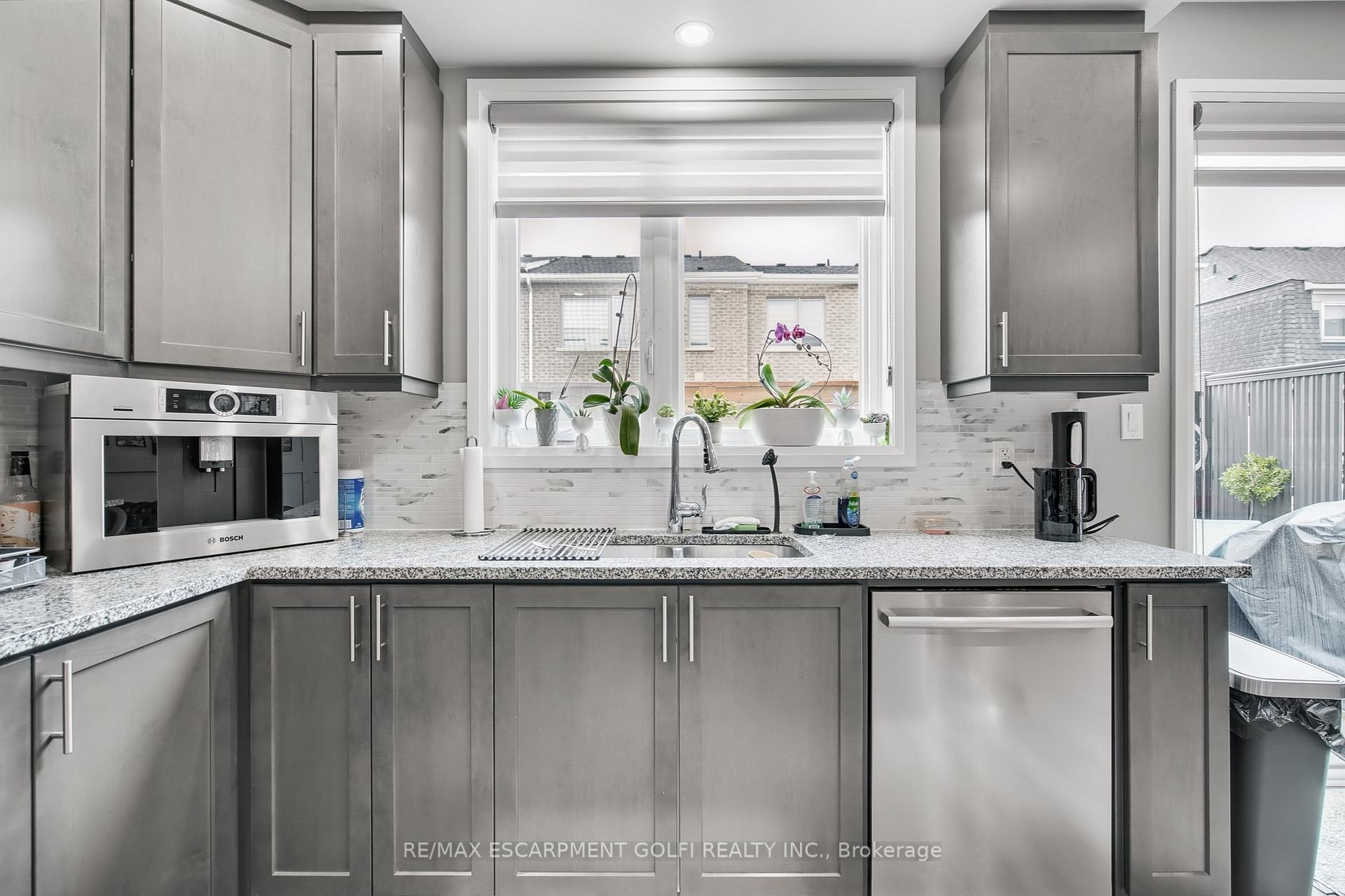 Photo 12 of 3339 Vardon Way, Oakville, Glenorchy — HOMEH