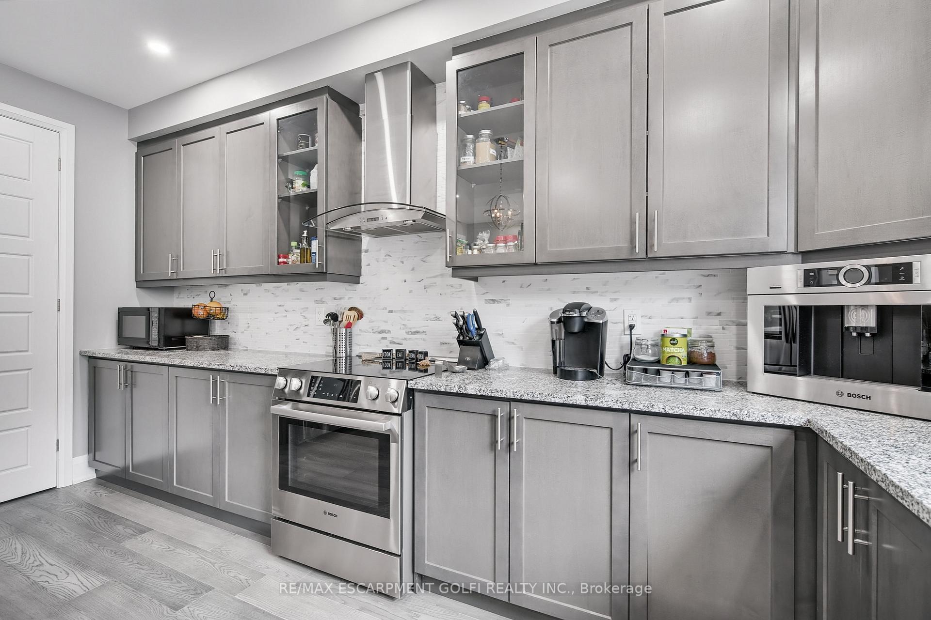 Photo 13 of 3339 Vardon Way, Oakville, Glenorchy — HOMEH