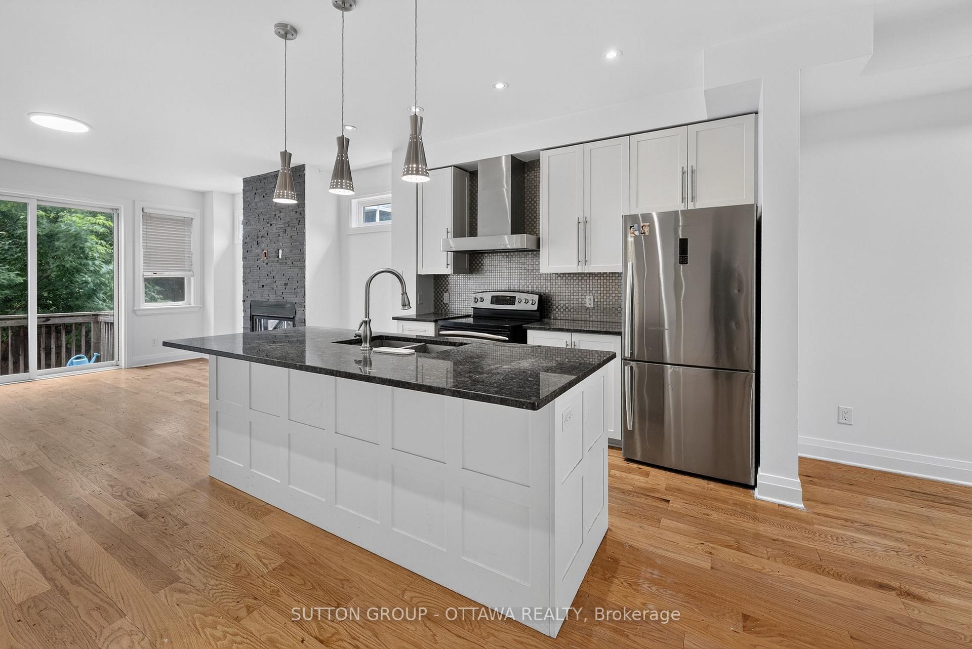 Photo 6 of 60 Young Street E, Ottawa, West Centre Town — HOMEH