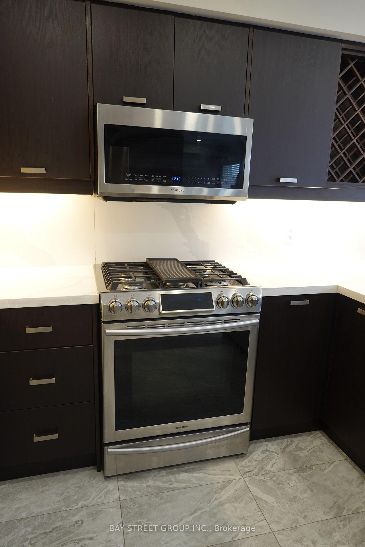 Photo 4 of 36 Vipond Road, Whitby, Brooklin — HOMEH
