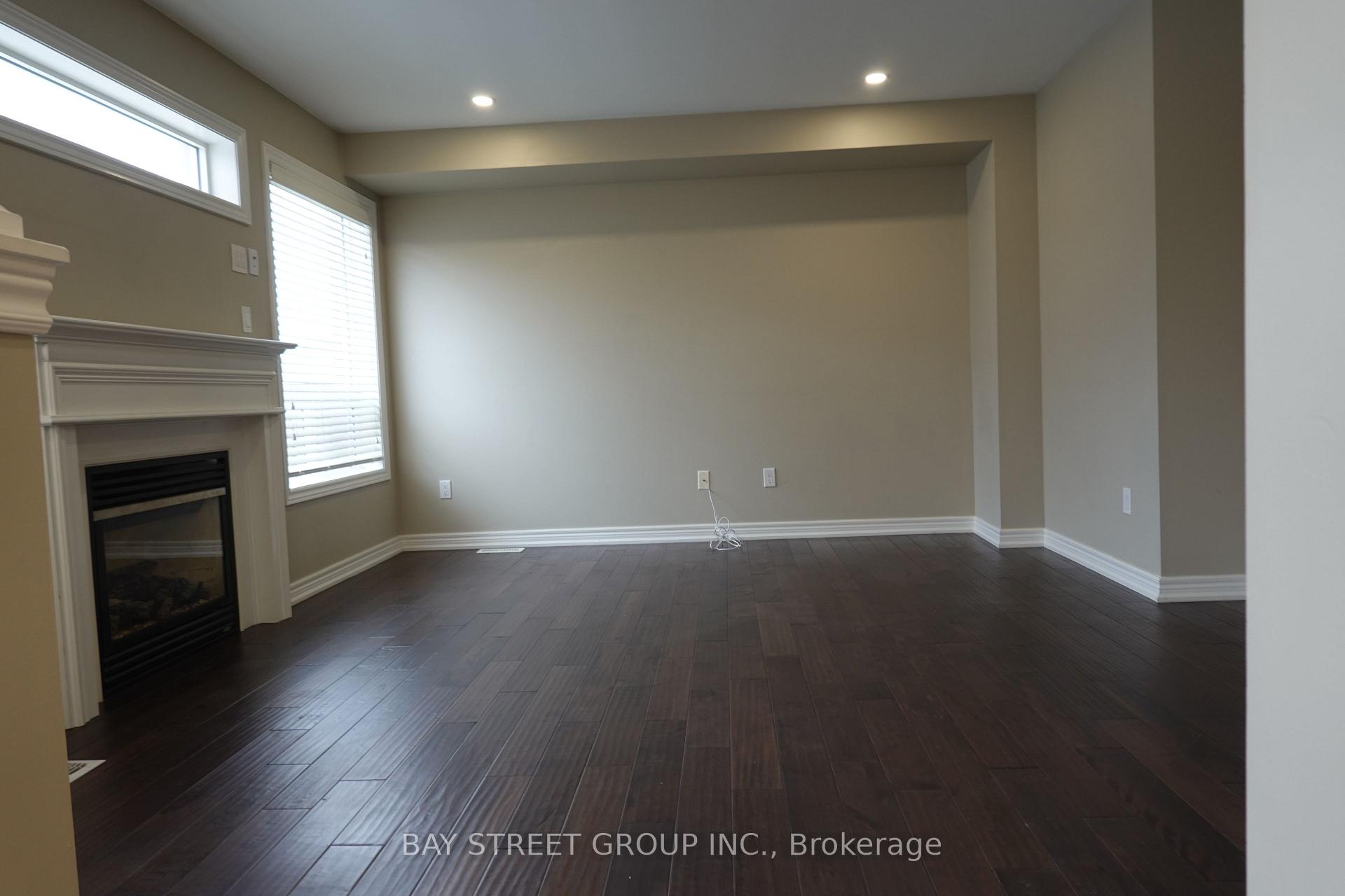 Photo 7 of 36 Vipond Road, Whitby, Brooklin — HOMEH
