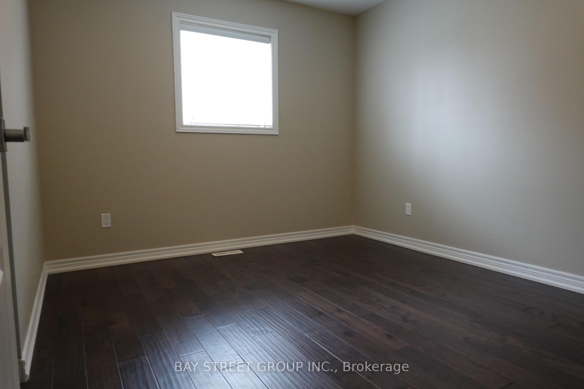 Photo 14 of 36 Vipond Road, Whitby, Brooklin — HOMEH