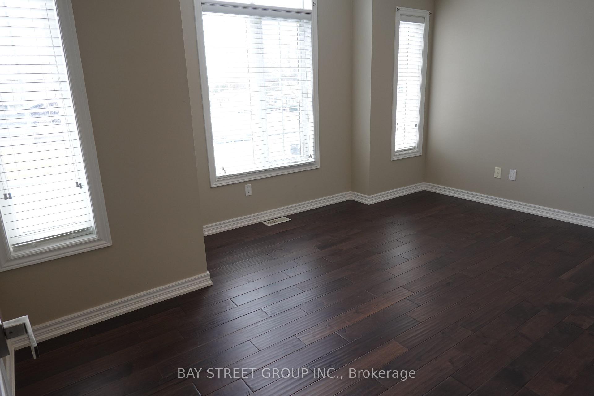 Photo 15 of 36 Vipond Road, Whitby, Brooklin — HOMEH