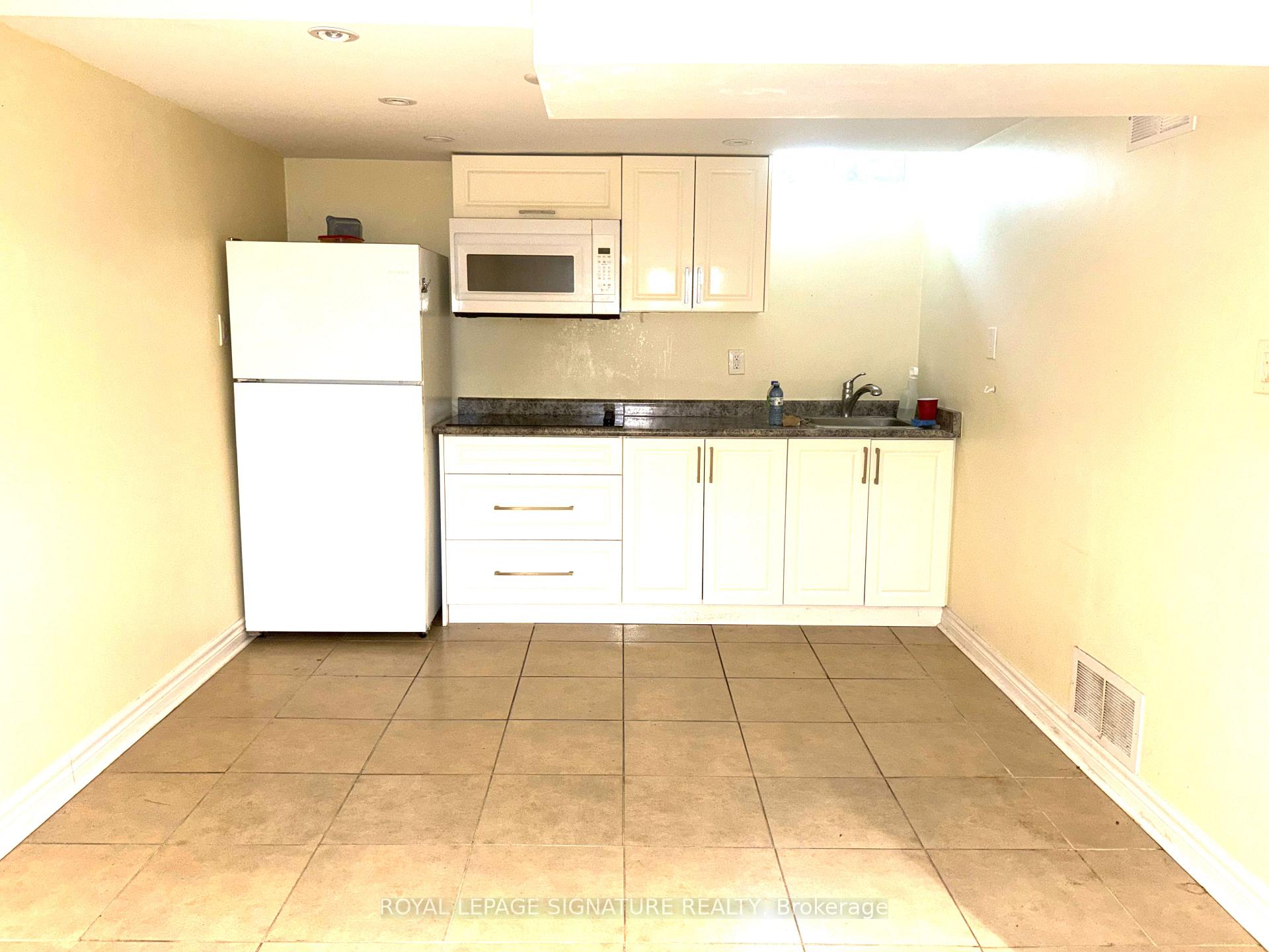 Photo 6 of Unit Bsmt, 236 Letitia Street, Barrie, Letitia Heights — HOMEH