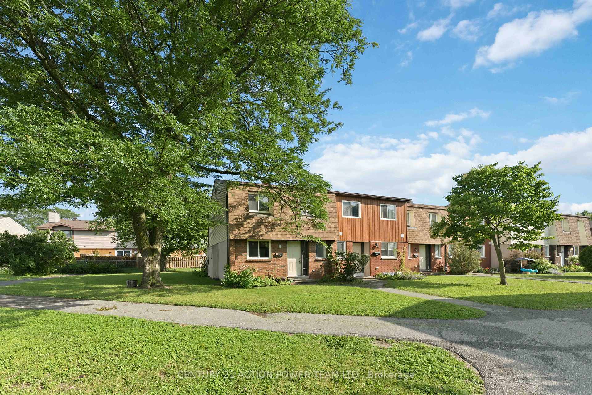 Photo 2 of Unit A, 39 Woodvale Green Drive, Ottawa, Craig Henry/Woodvale — HOMEH