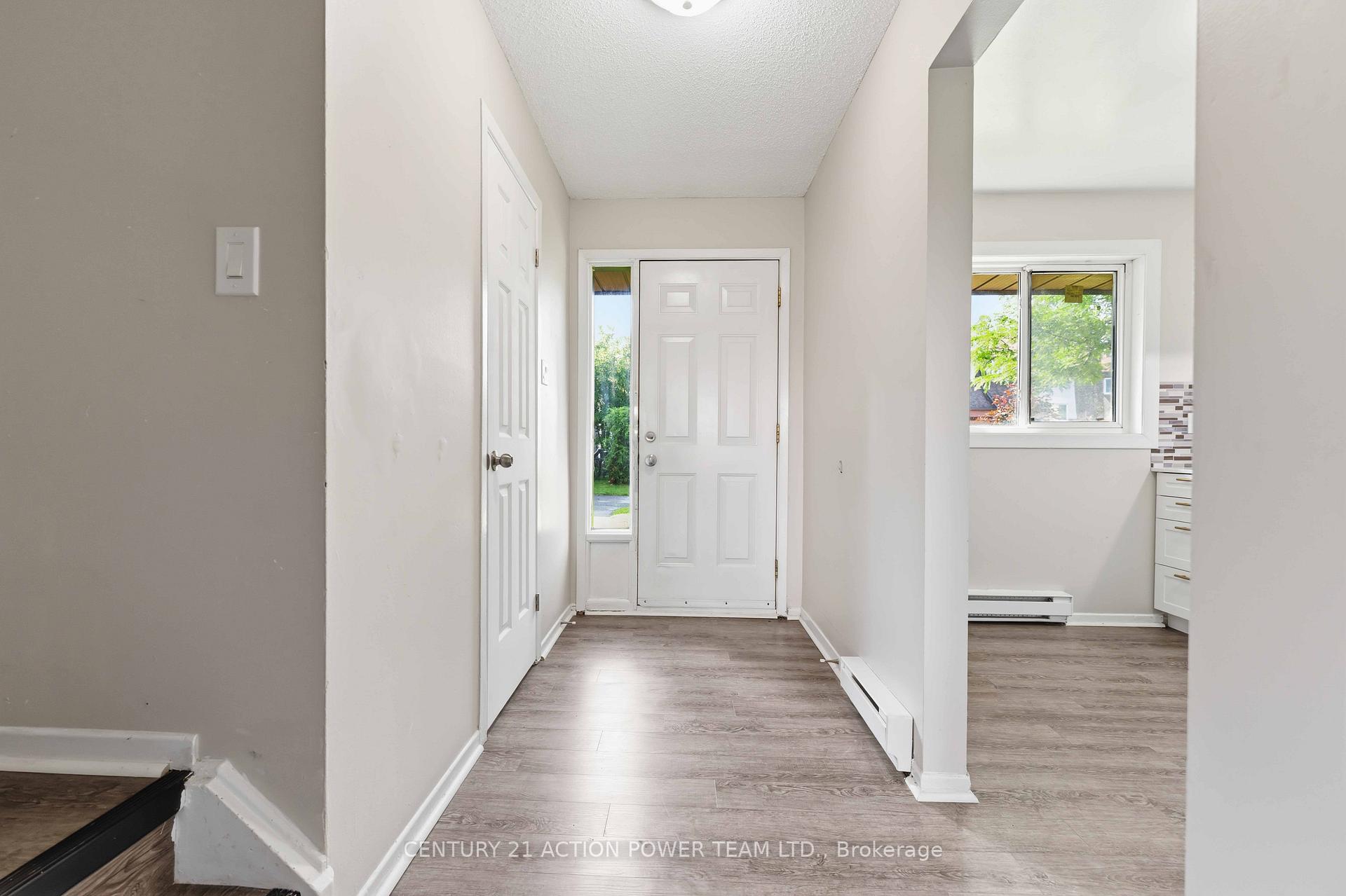 Photo 3 of Unit A, 39 Woodvale Green Drive, Ottawa, Craig Henry/Woodvale — HOMEH