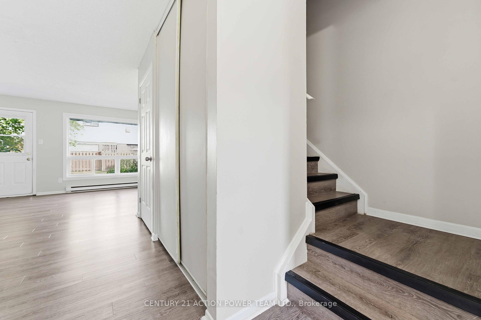 Photo 4 of Unit A, 39 Woodvale Green Drive, Ottawa, Craig Henry/Woodvale — HOMEH
