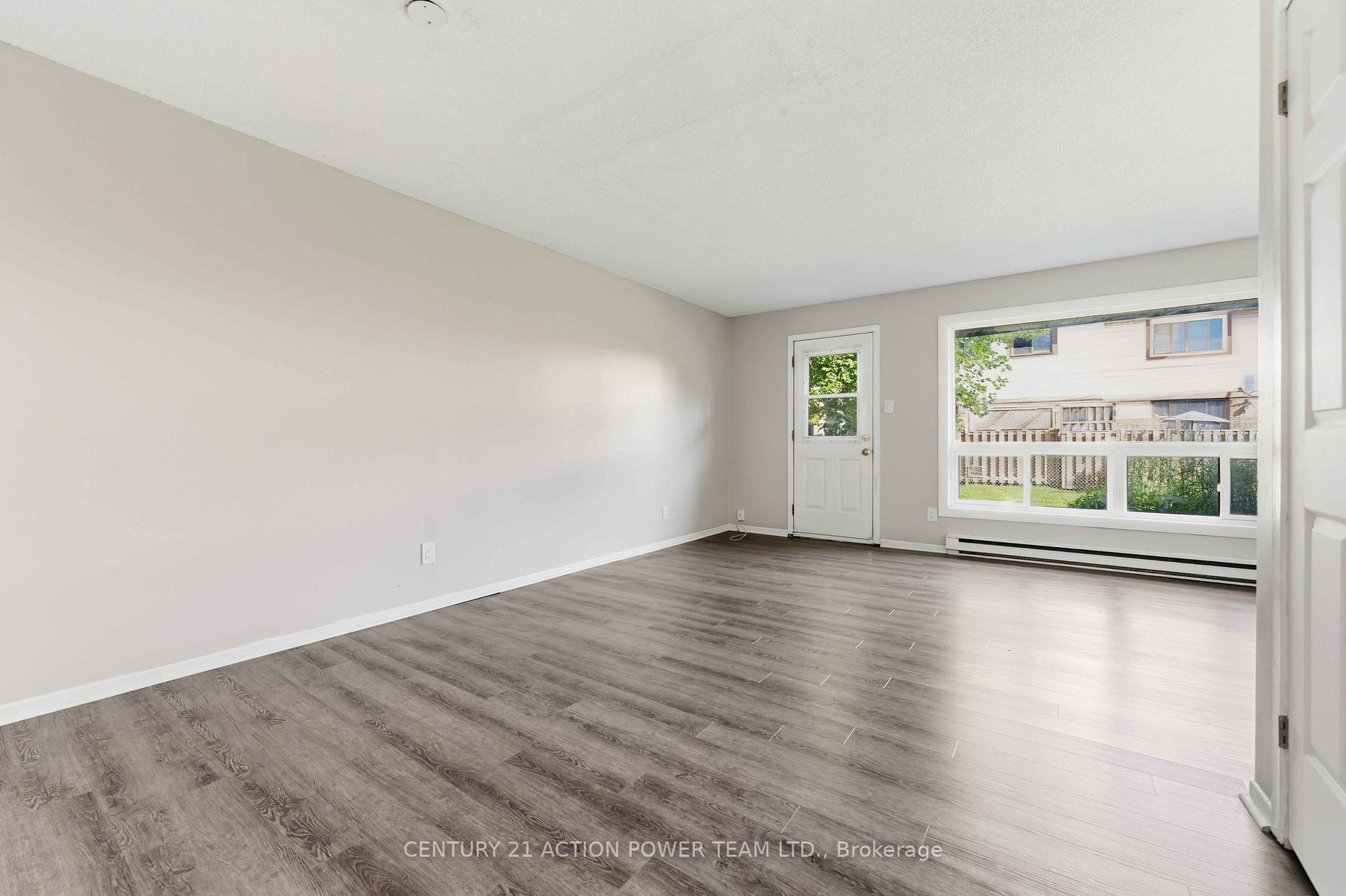 Photo 5 of Unit A, 39 Woodvale Green Drive, Ottawa, Craig Henry/Woodvale — HOMEH
