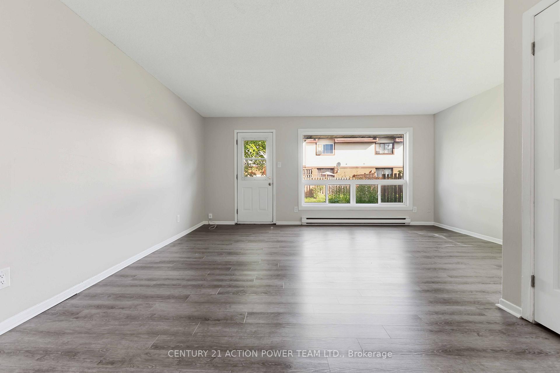 Photo 6 of Unit A, 39 Woodvale Green Drive, Ottawa, Craig Henry/Woodvale — HOMEH