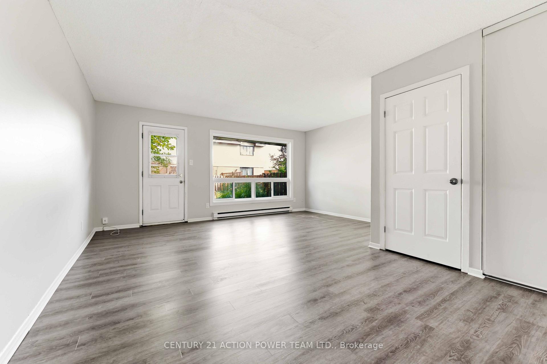 Photo 7 of Unit A, 39 Woodvale Green Drive, Ottawa, Craig Henry/Woodvale — HOMEH