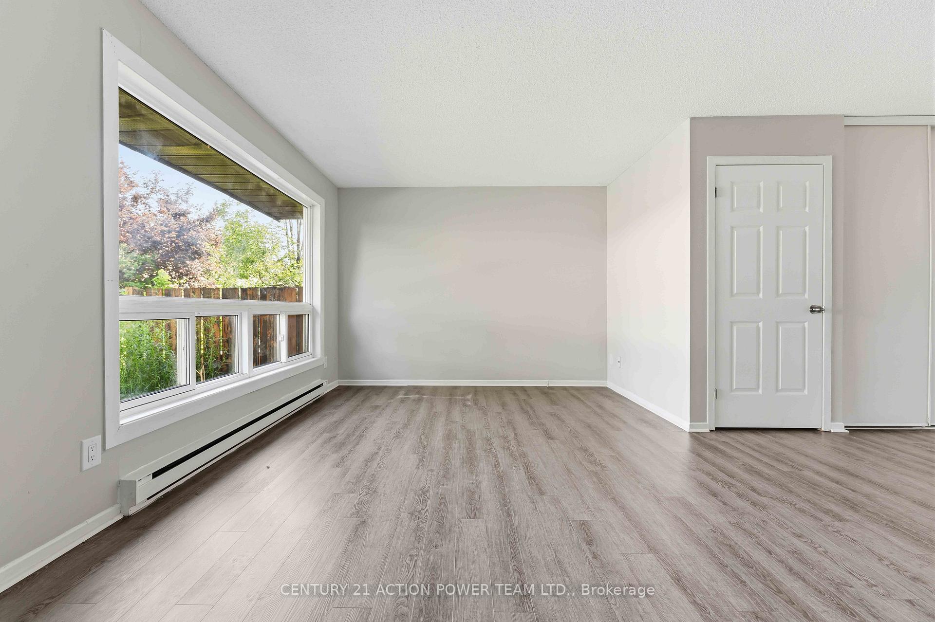 Photo 8 of Unit A, 39 Woodvale Green Drive, Ottawa, Craig Henry/Woodvale — HOMEH