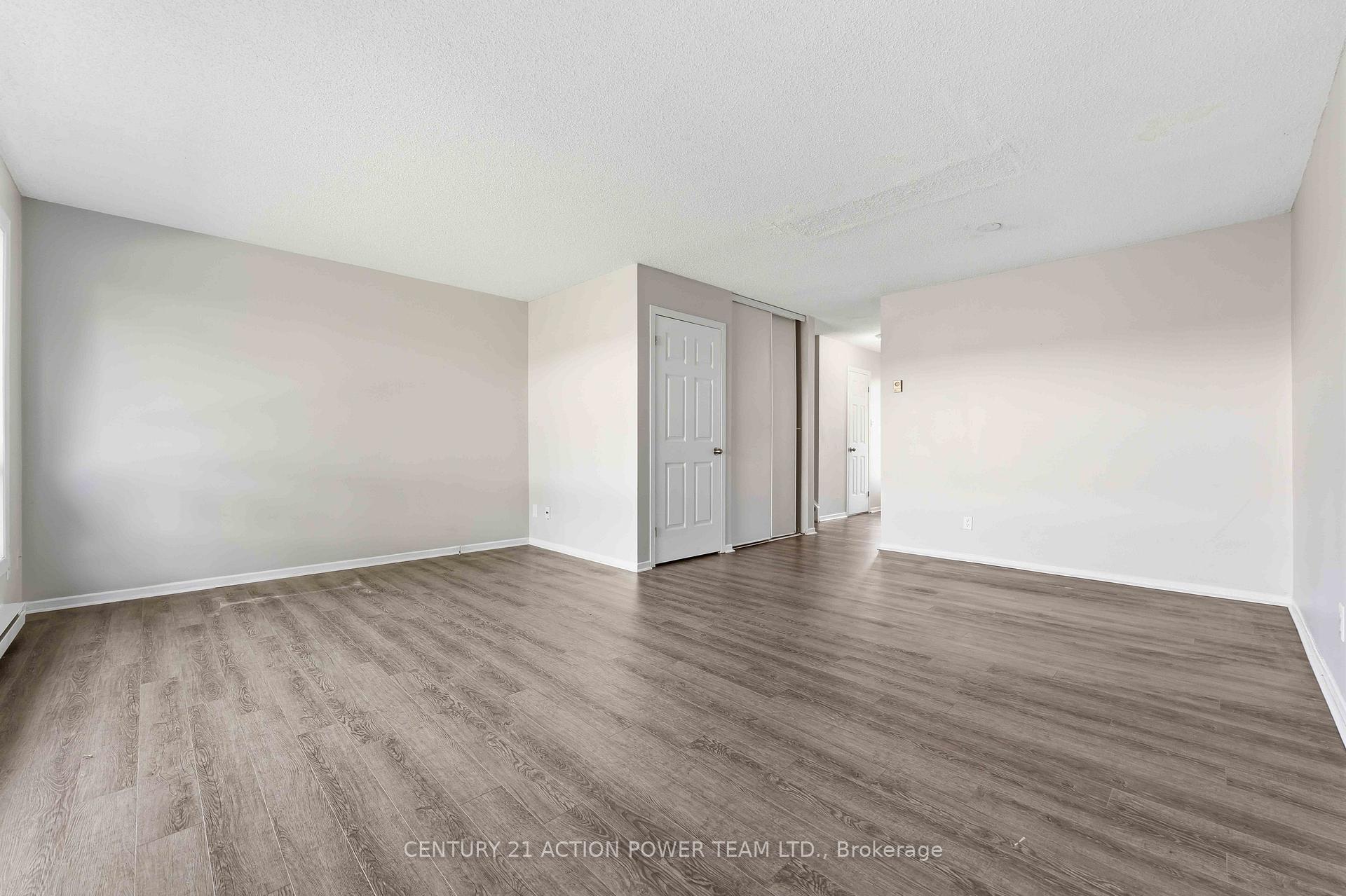 Photo 9 of Unit A, 39 Woodvale Green Drive, Ottawa, Craig Henry/Woodvale — HOMEH