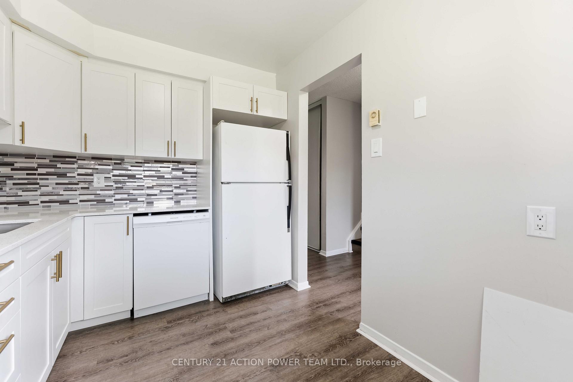 Photo 12 of Unit A, 39 Woodvale Green Drive, Ottawa, Craig Henry/Woodvale — HOMEH