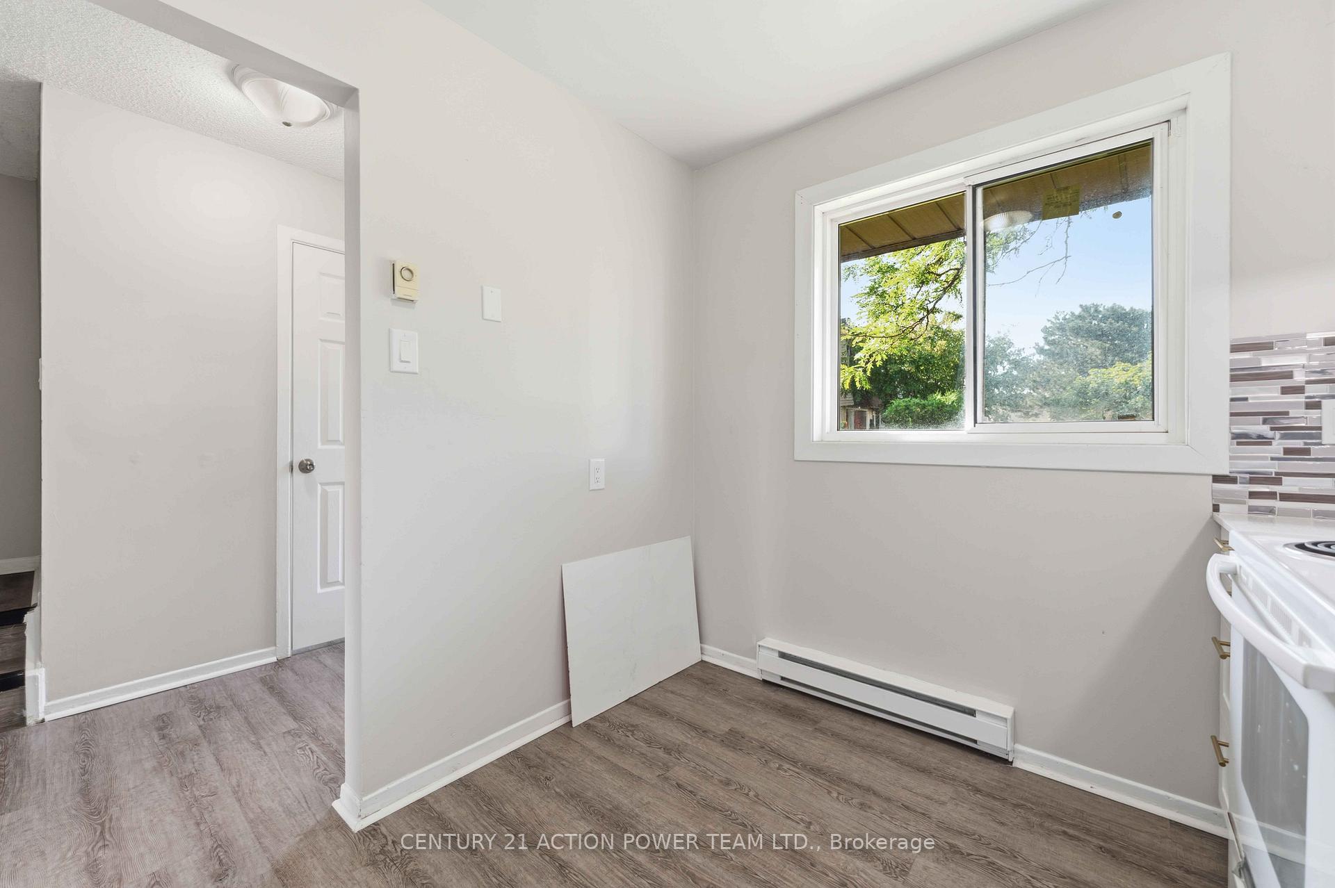 Photo 13 of Unit A, 39 Woodvale Green Drive, Ottawa, Craig Henry/Woodvale — HOMEH