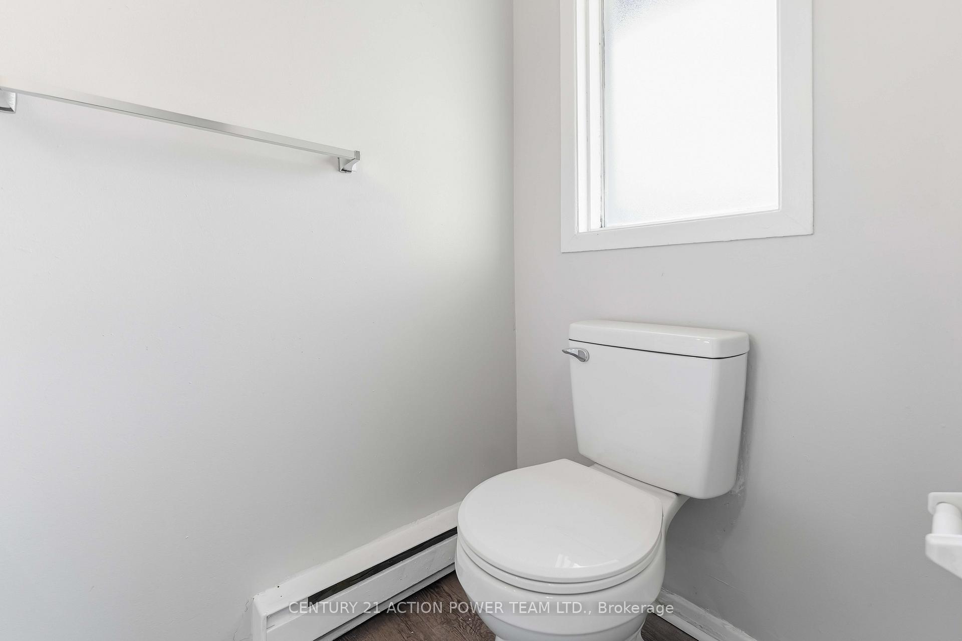 Photo 15 of Unit A, 39 Woodvale Green Drive, Ottawa, Craig Henry/Woodvale — HOMEH