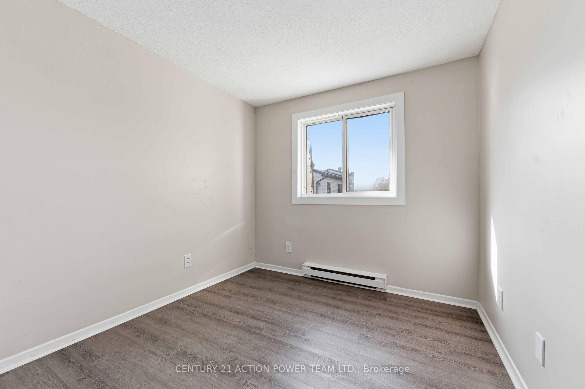 Photo 20 of Unit A, 39 Woodvale Green Drive, Ottawa, Craig Henry/Woodvale — HOMEH