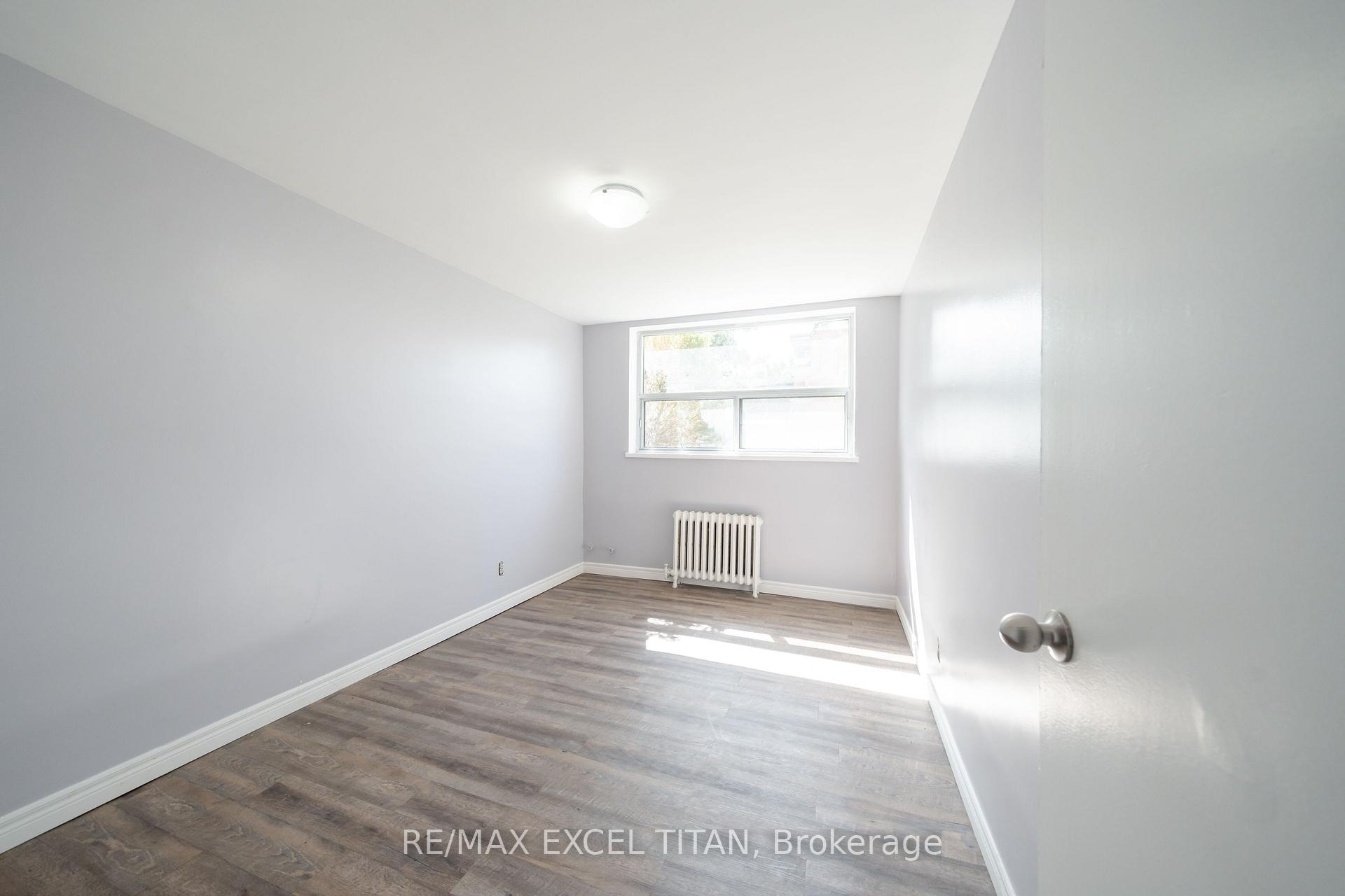 Photo 4 of Unit 2, 799 Robinson Street, Burlington, Brant — HOMEH