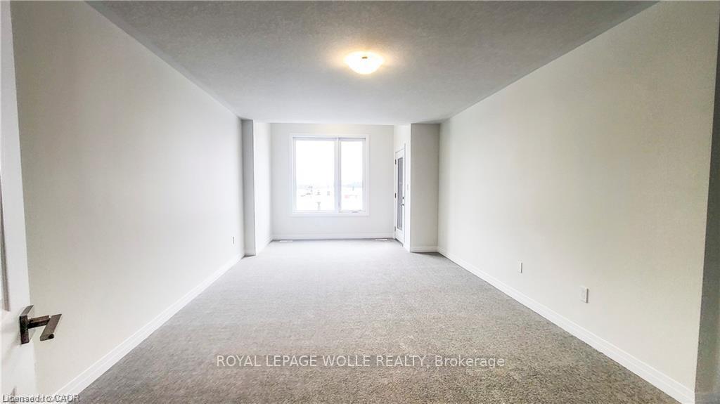 Photo 4 of 19 Shaded Creek Drive, Kitchener, Doon South — HOMEH
