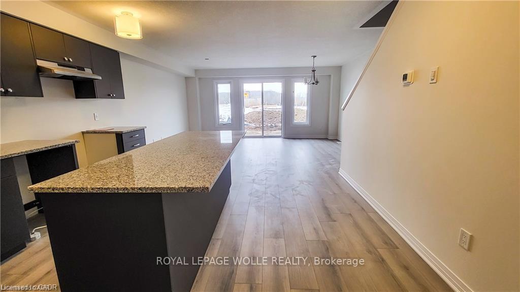 Photo 9 of 19 Shaded Creek Drive, Kitchener, Doon South — HOMEH