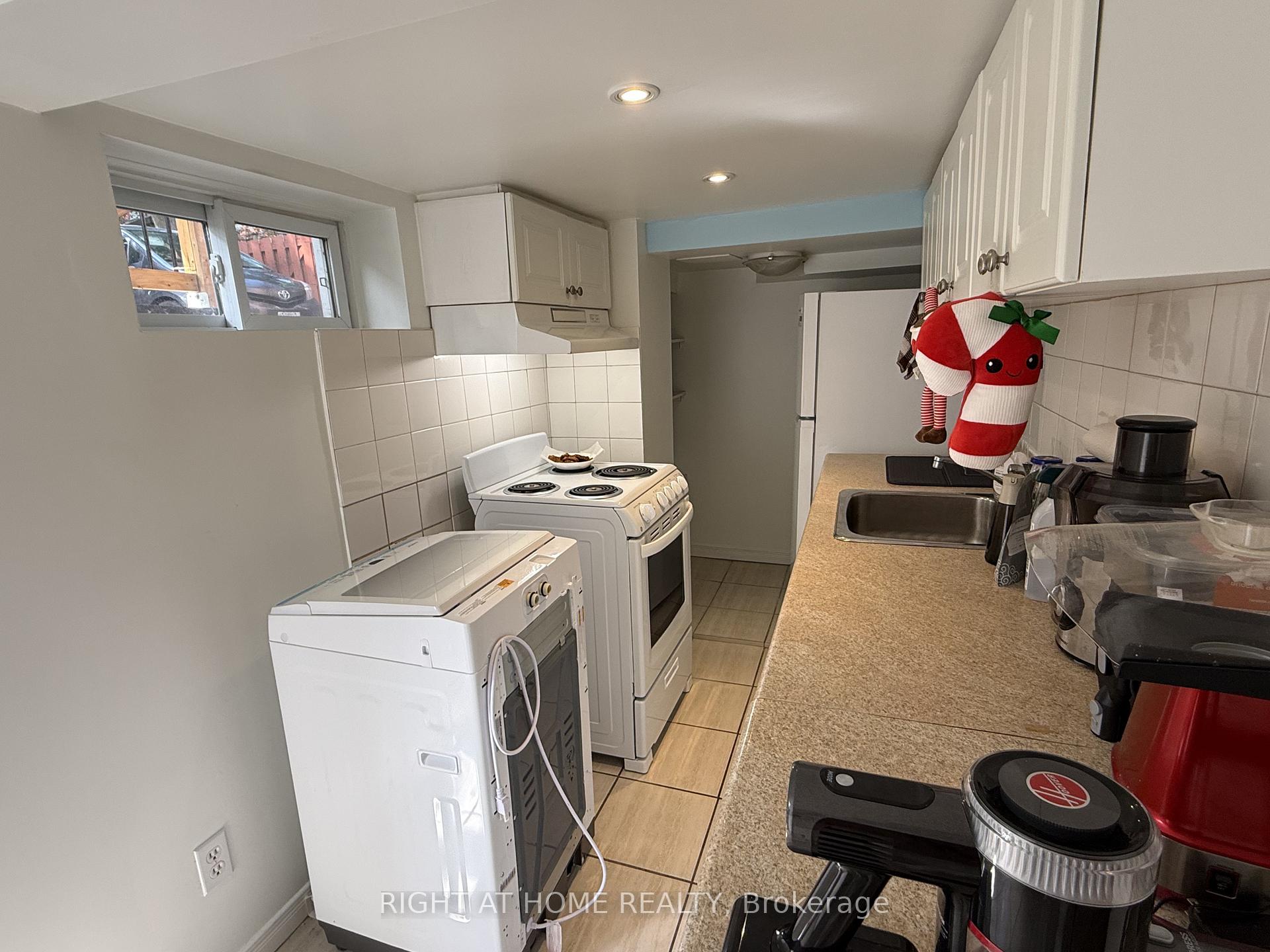 Photo 2 of Unit Bsmt, 169 Lawrence Avenue W, Toronto, Lawrence Park South — HOMEH