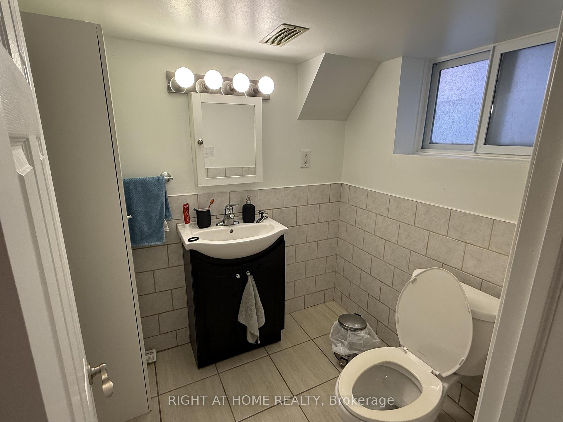 Photo 4 of Unit Bsmt, 169 Lawrence Avenue W, Toronto, Lawrence Park South — HOMEH