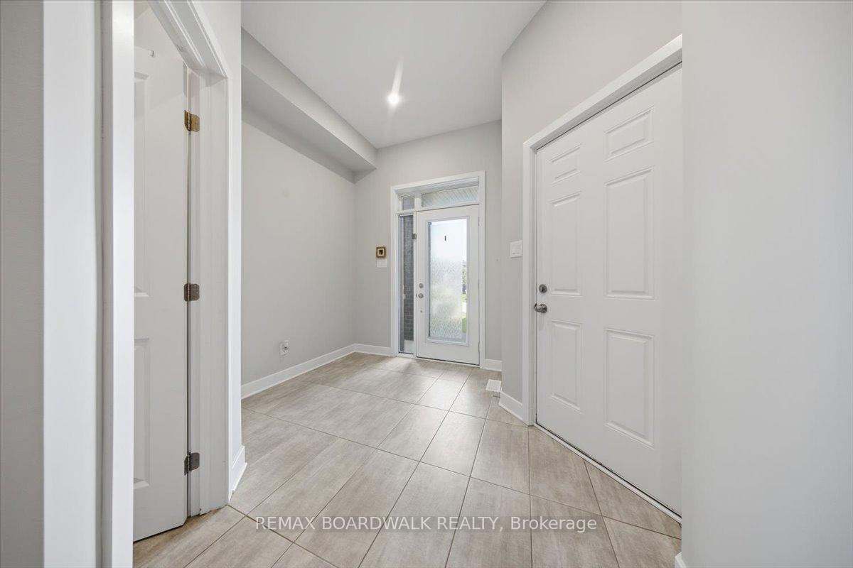 Photo 2 of 54 Thunderbolt Street, Ottawa, Kanata - Emerald Meadows/Trailwest — HOMEH