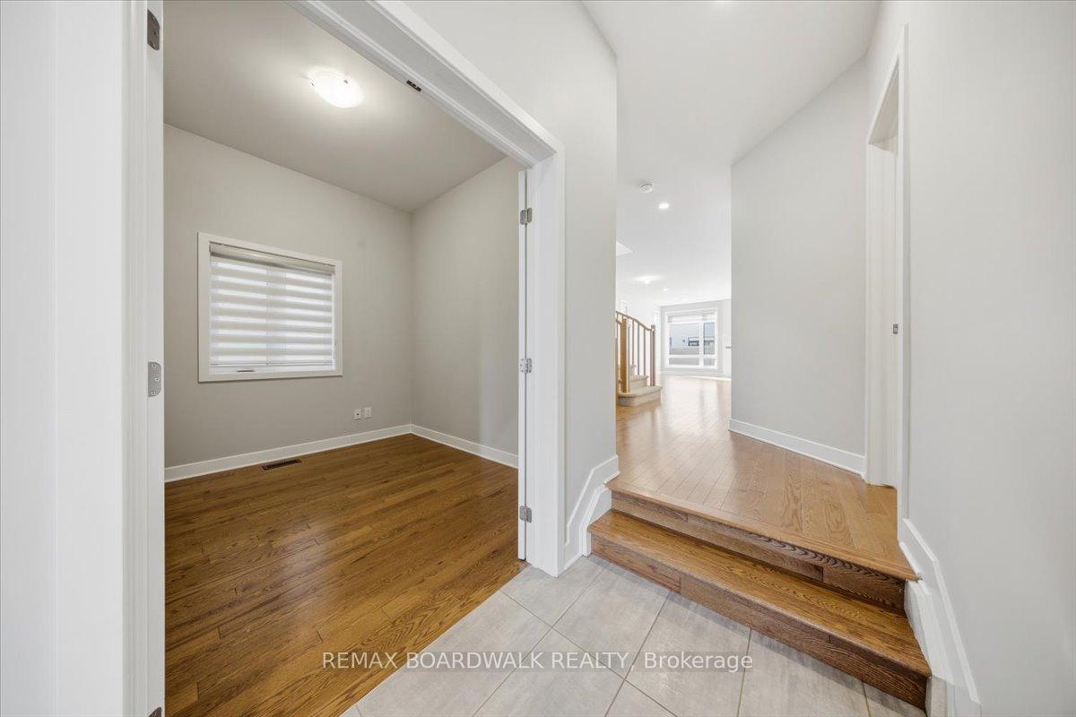 Photo 3 of 54 Thunderbolt Street, Ottawa, Kanata - Emerald Meadows/Trailwest — HOMEH