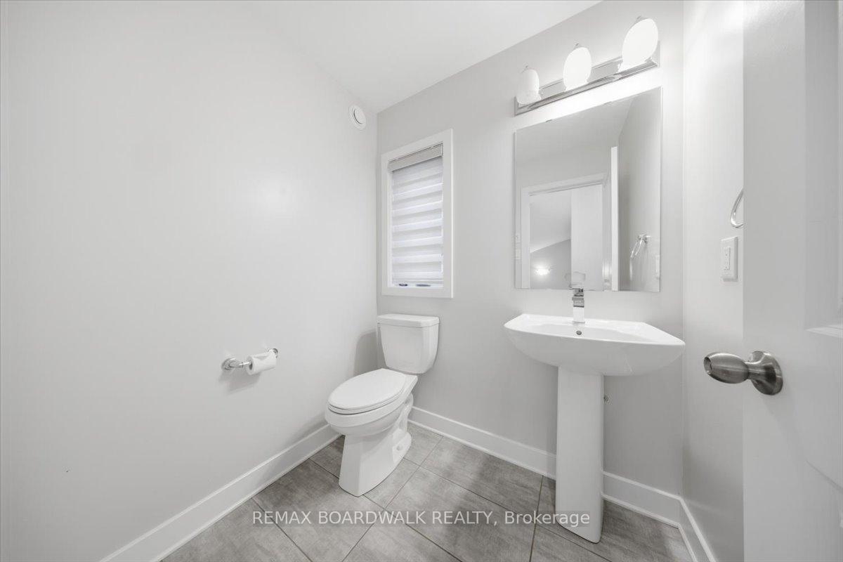 Photo 5 of 54 Thunderbolt Street, Ottawa, Kanata - Emerald Meadows/Trailwest — HOMEH