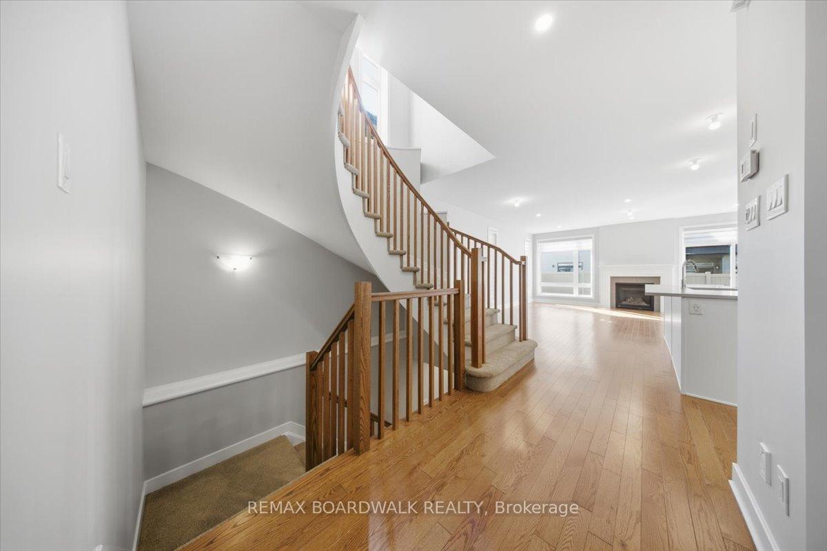 Photo 6 of 54 Thunderbolt Street, Ottawa, Kanata - Emerald Meadows/Trailwest — HOMEH