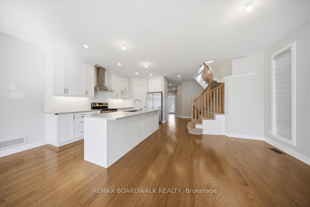 Photo 7 of 54 Thunderbolt Street, Ottawa, Kanata - Emerald Meadows/Trailwest — HOMEH