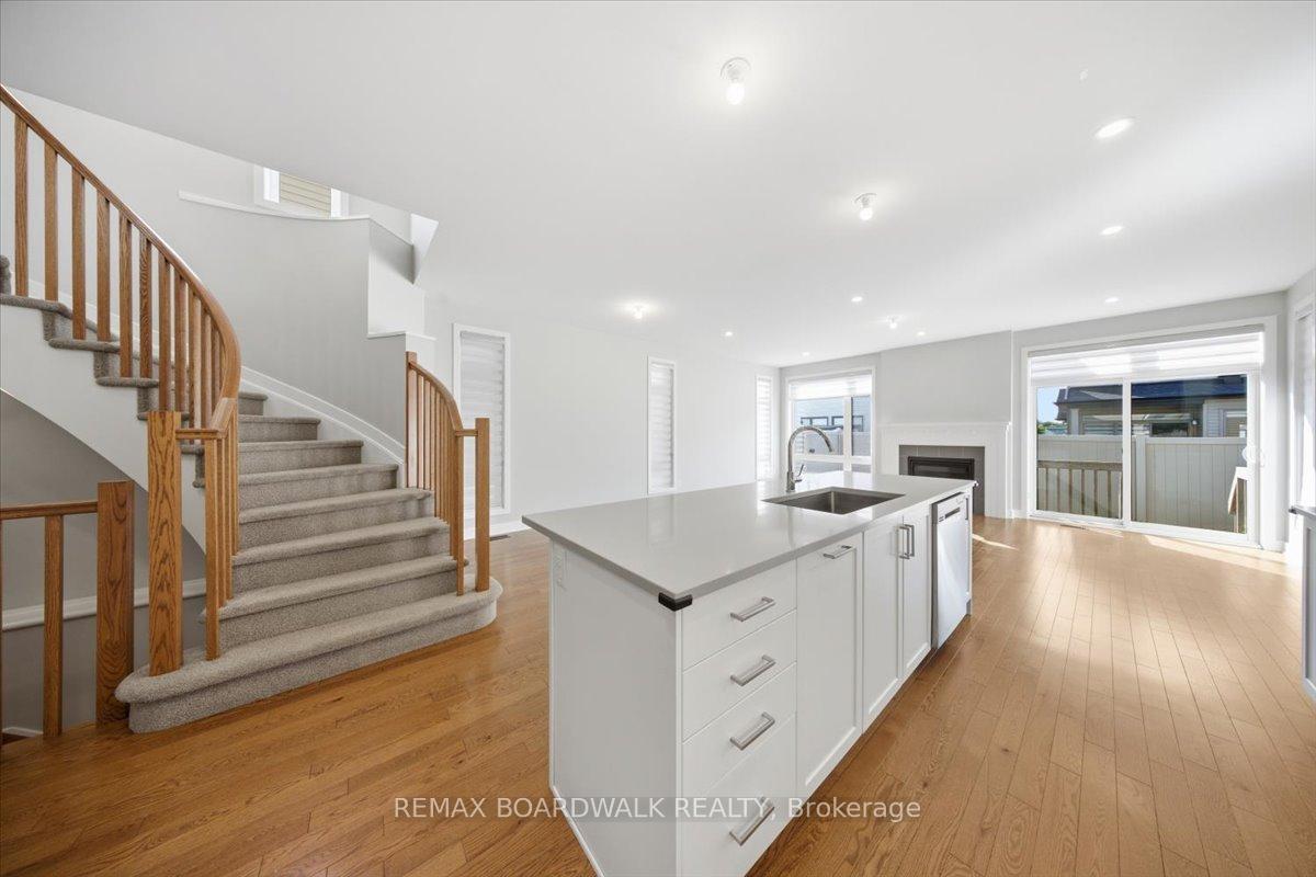 Photo 10 of 54 Thunderbolt Street, Ottawa, Kanata - Emerald Meadows/Trailwest — HOMEH